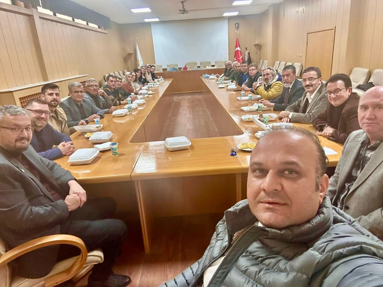 Enstitümüz Eski Müdür Yardımcıları ve Yönetim Kurulu Üyelerine Veda Yemeği Düzenledi